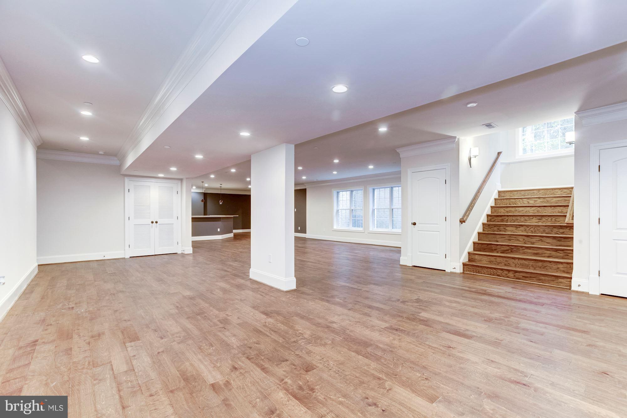 POTOMAC OUTSIDE - Residential