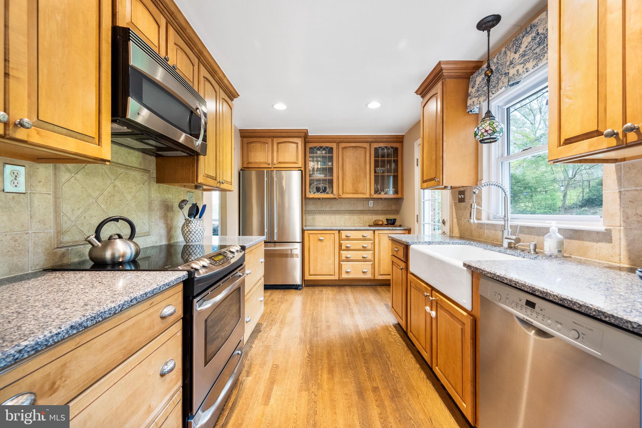 BROYHILL CREST - Residential