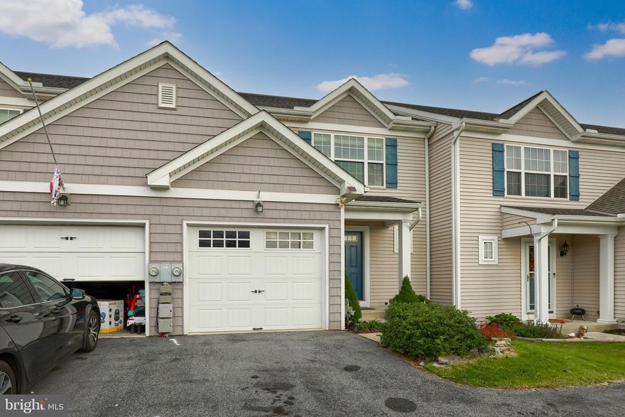 Well maintained 3 bedroom townhome in Cornwall Lebanon School District (No HOA). This home features a kitchen with breakfast bar, primary suite with walk in closet and full bath, first floor laundry and fenced in backyard with firepit. Close to high school, middle school and South Hills park.
