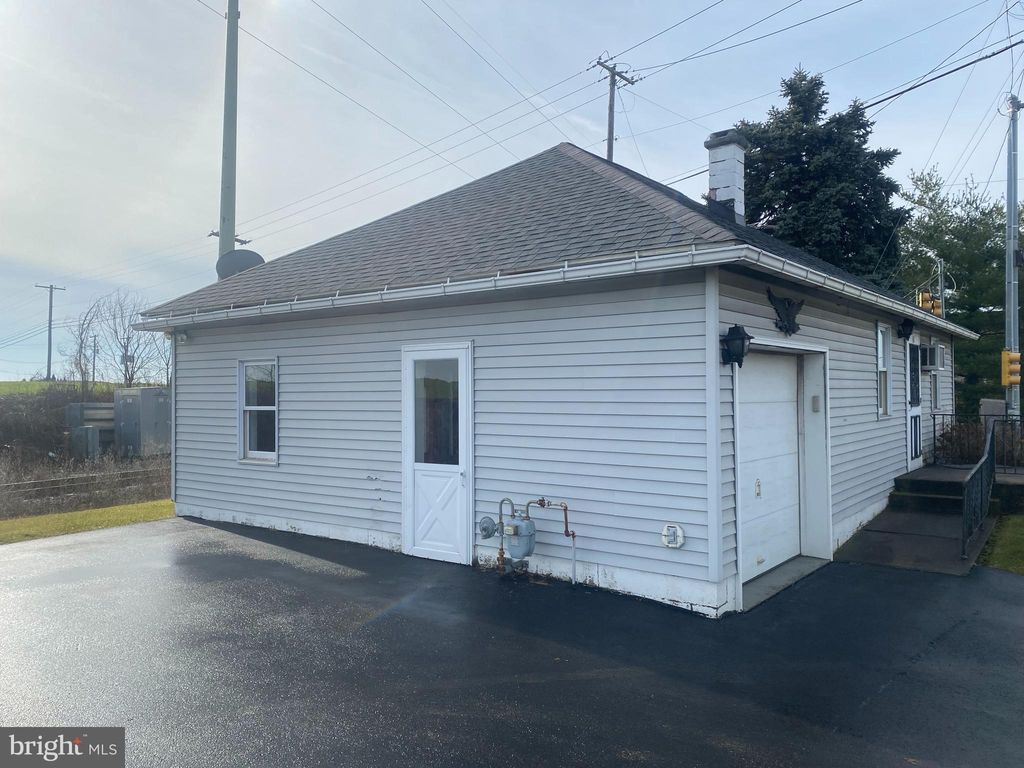 Photo of 68 HORSESHOE RD, LEOLA, PA 17540 (MLS # PALA2029364)