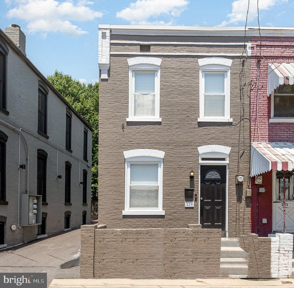 Photo of 219 E Madison Street, Lancaster, PA 17602 (MLS # PALA2052498)