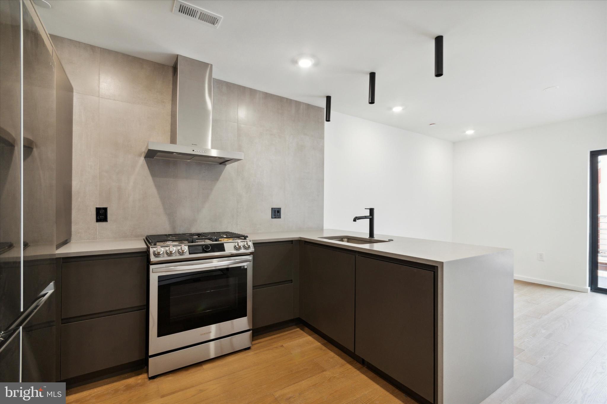 GRADUATE HOSPITAL - Residential Income