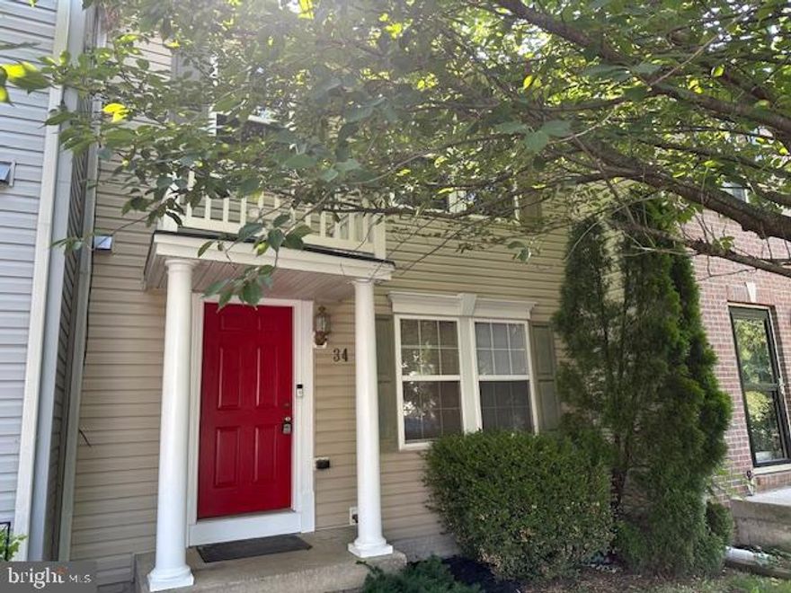 Move in ready 3 bdrm; 2-1/2 bath townhome located on cul de sac in the sought after Stonebrook Village and Hedgesville school district;  master bed with vaulted ceiling;  walkin closet;  private ensuite bath with double vanity; soaking tub and shower;  Large eatin kitchen with island;   New flooring/painting thruout; Extra large deck with mountain views; full walkout basement; privacy fence;  Mins to I-81/Rt9; MARC train; Hedgesville Elementary and Middle schools, James Rumsey Technical Inst;  Shopping and restaurants  .