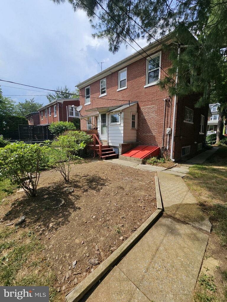 1186 ELM AVENUE