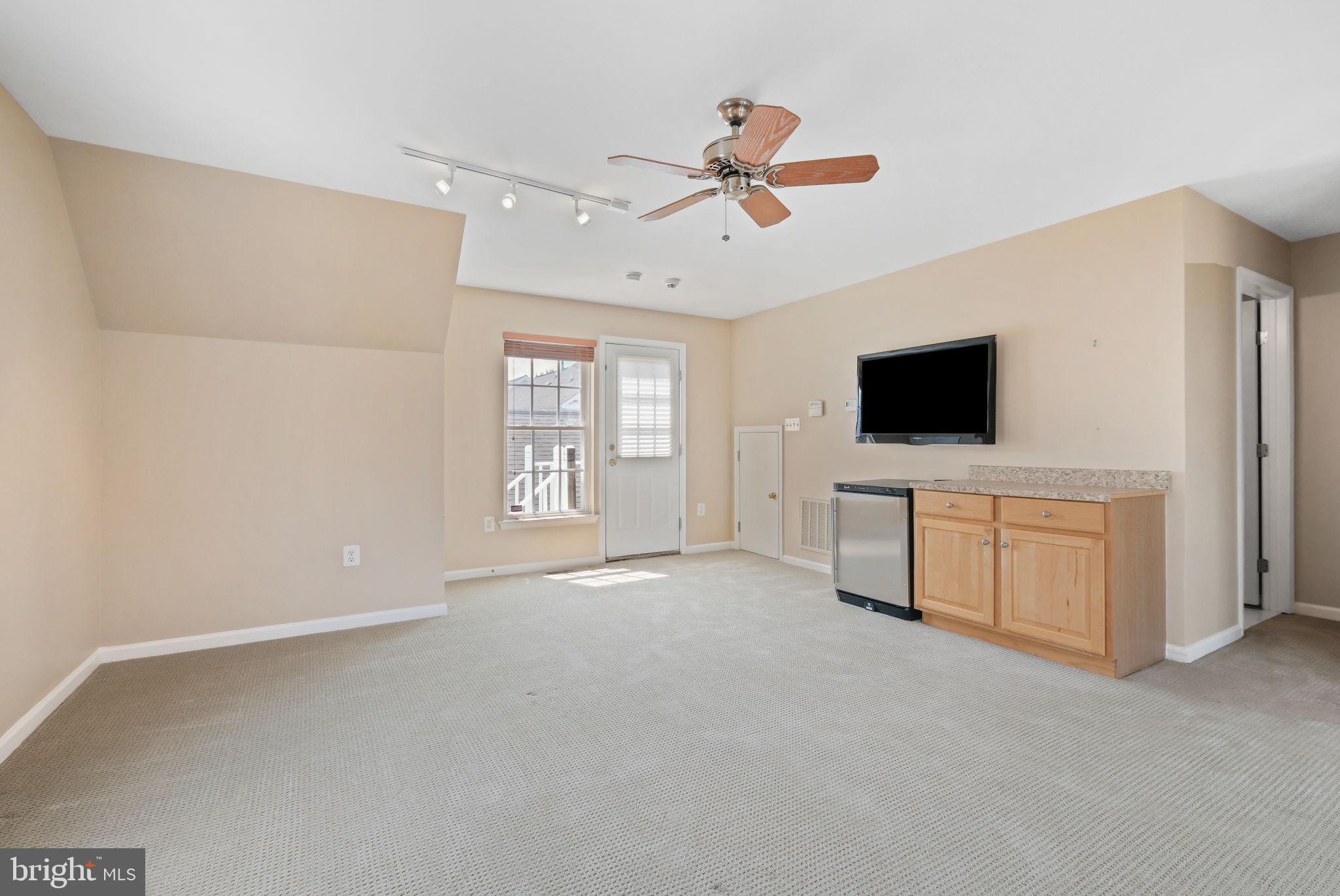 LAKELANDS - Residential