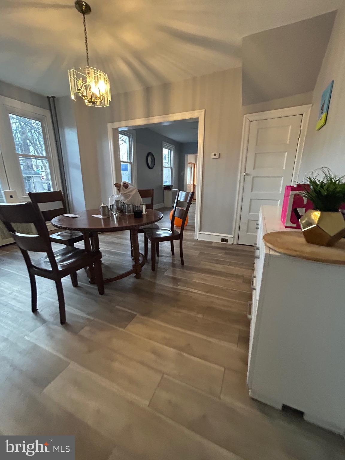 OXFORD CIRCLE - Residential