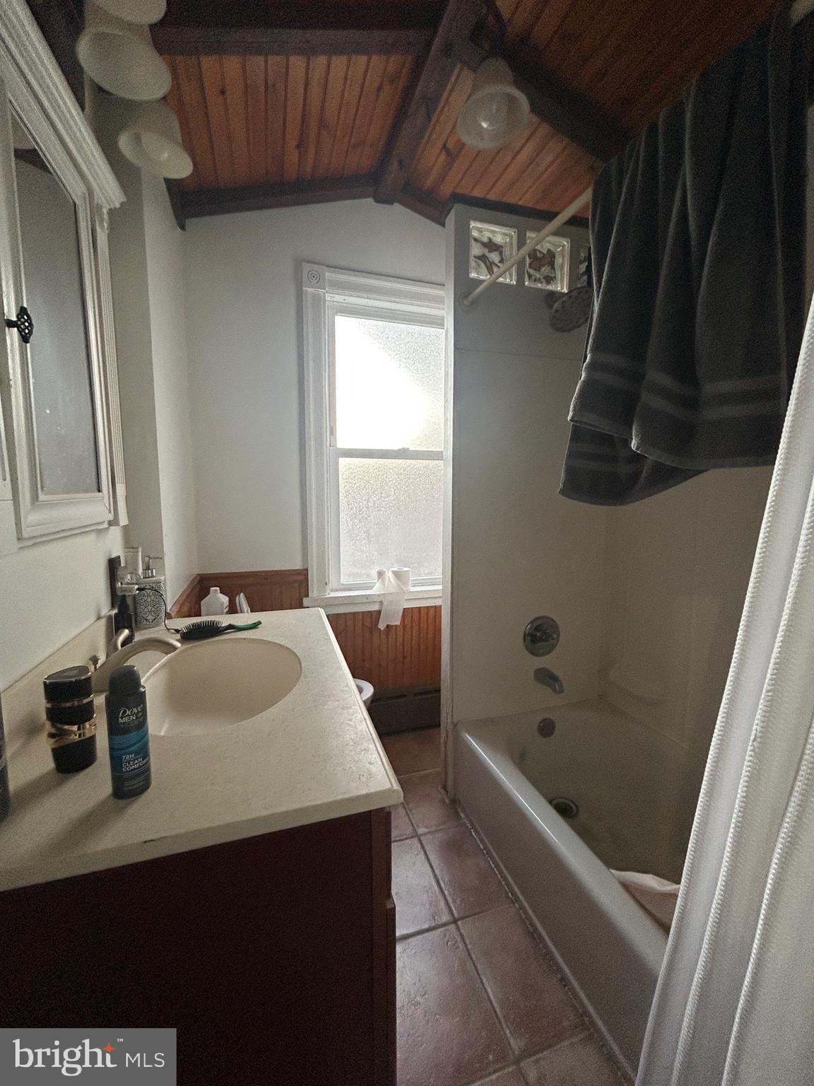 OXFORD CIRCLE - Residential