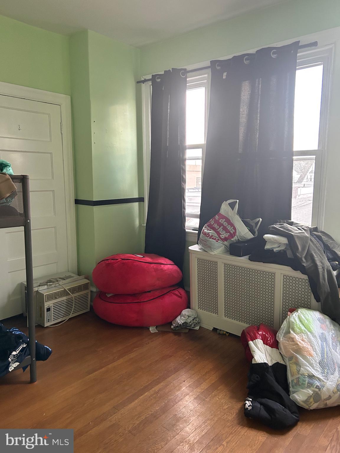 OXFORD CIRCLE - Residential