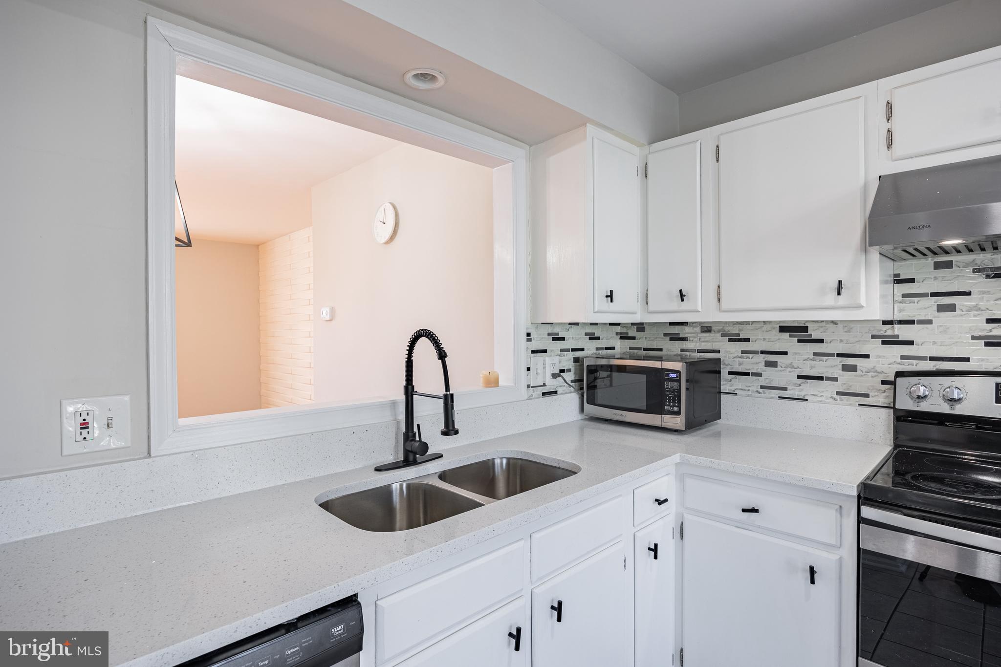 DUNN LORING VILLAGE - Residential