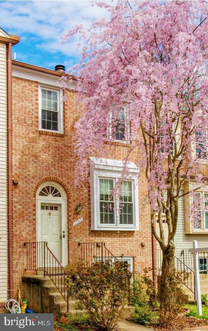 DUNN LORING VILLAGE - Residential