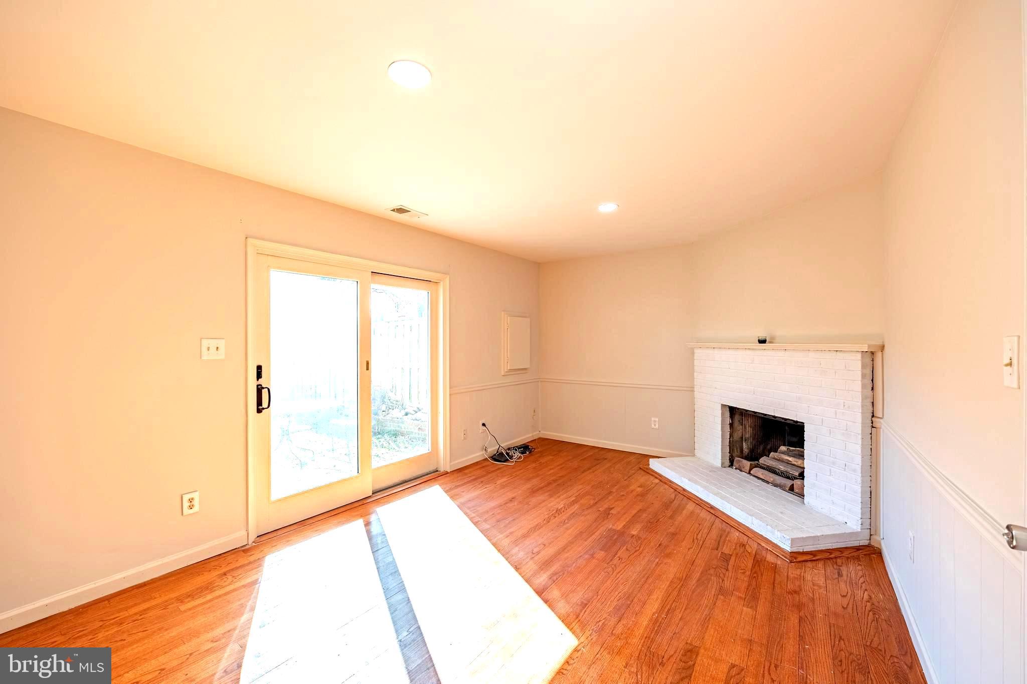 DUNN LORING VILLAGE - Residential