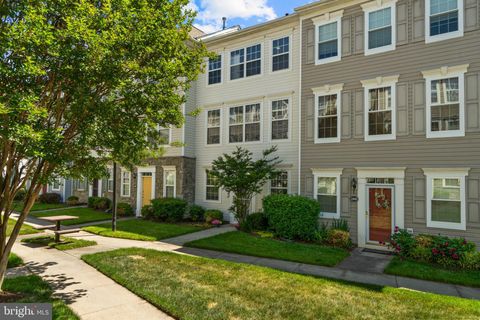 Photo of 21843 Kelsey Square, ASHBURN, VA 20147 (MLS # VALO2125558)