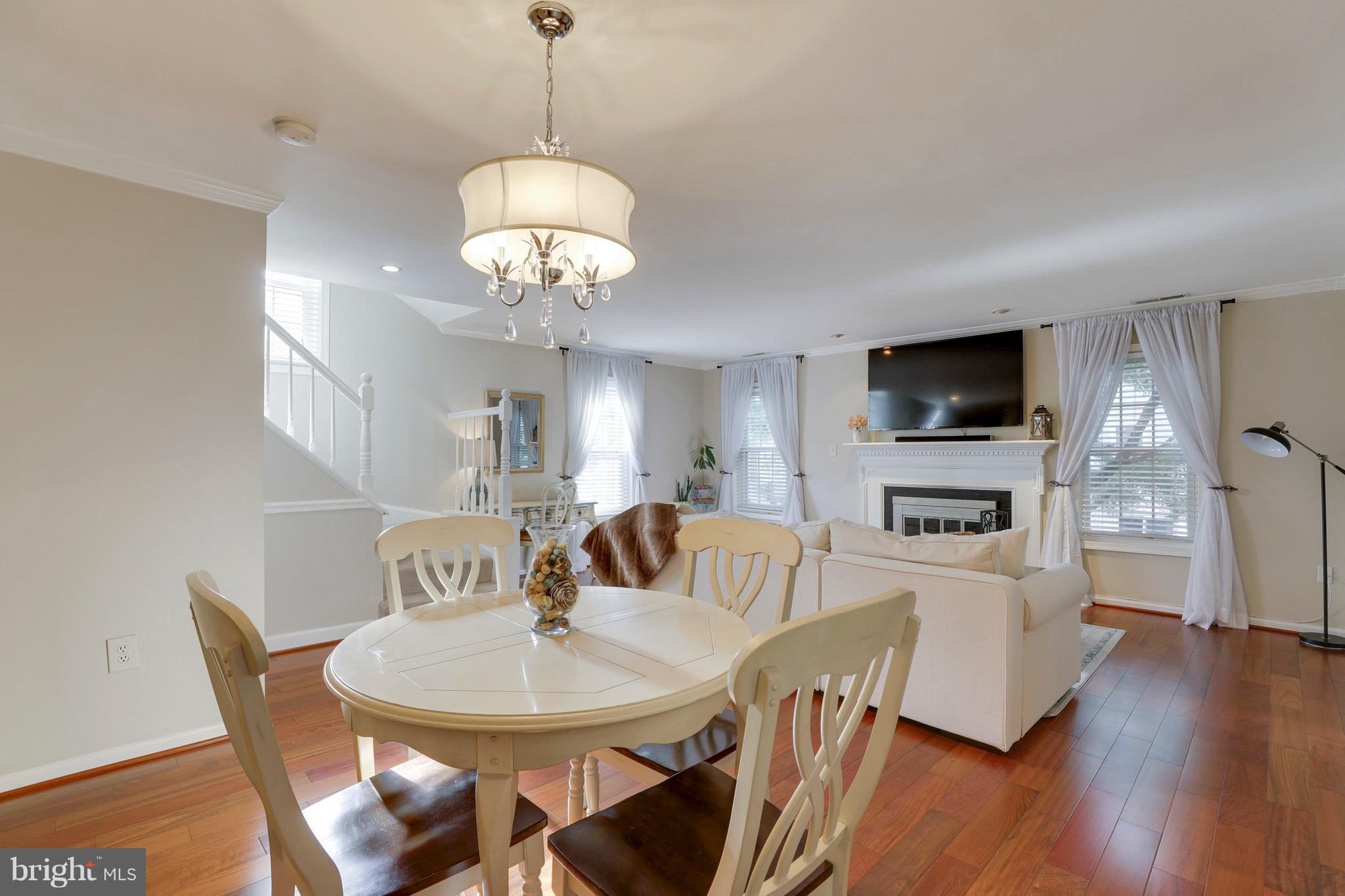 CROFTON MEWS CONDO - Residential