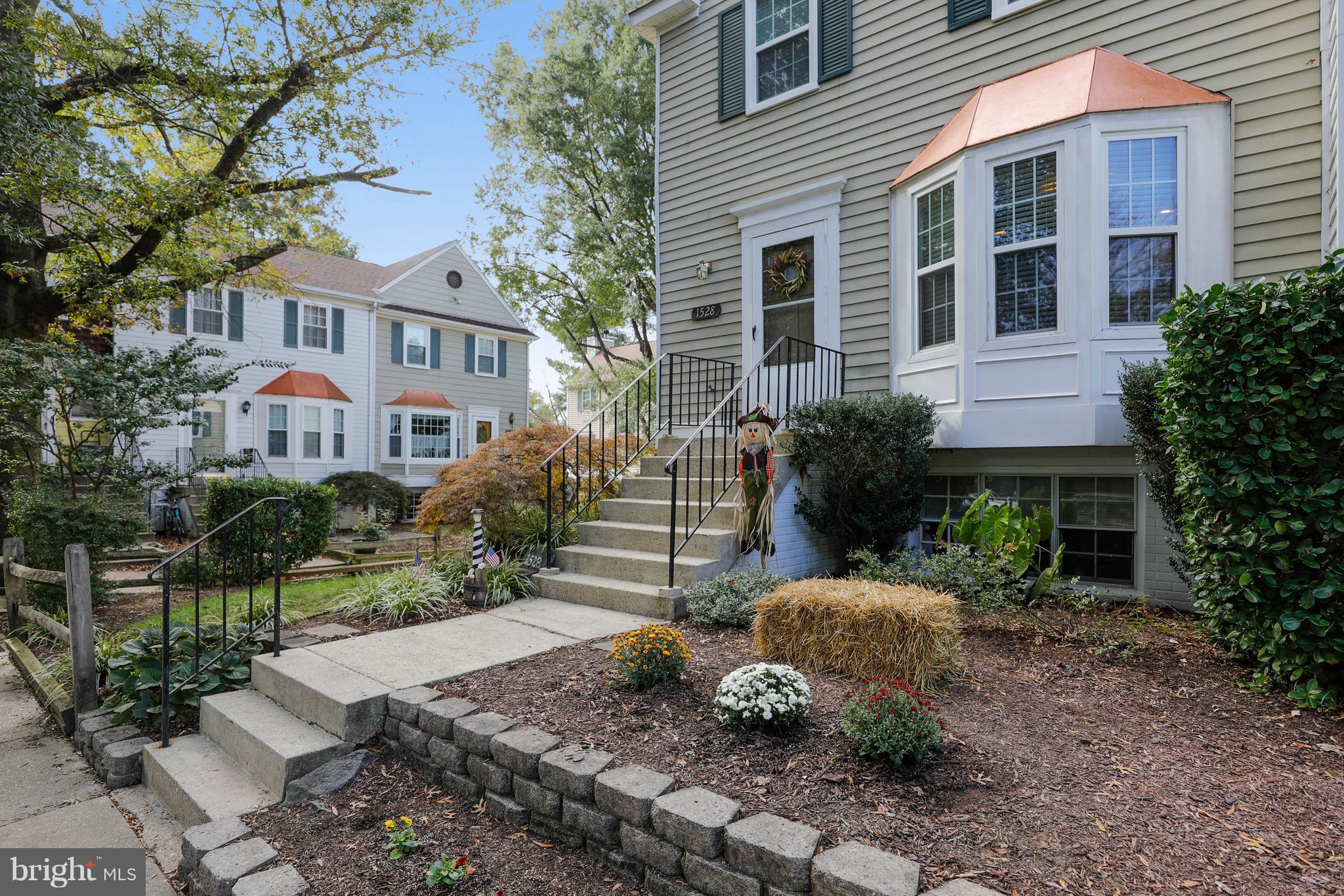 CROFTON MEWS CONDO - Residential