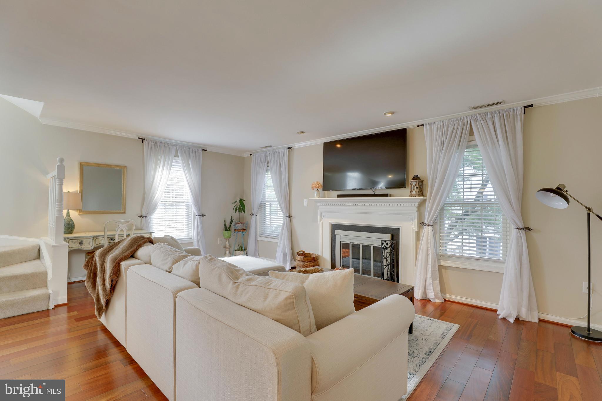 CROFTON MEWS CONDO - Residential