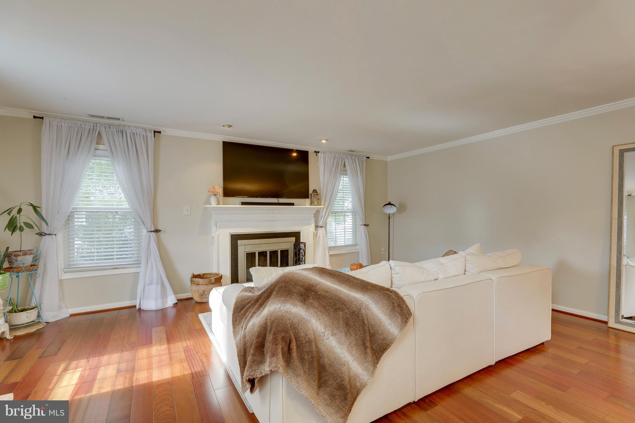 CROFTON MEWS CONDO - Residential