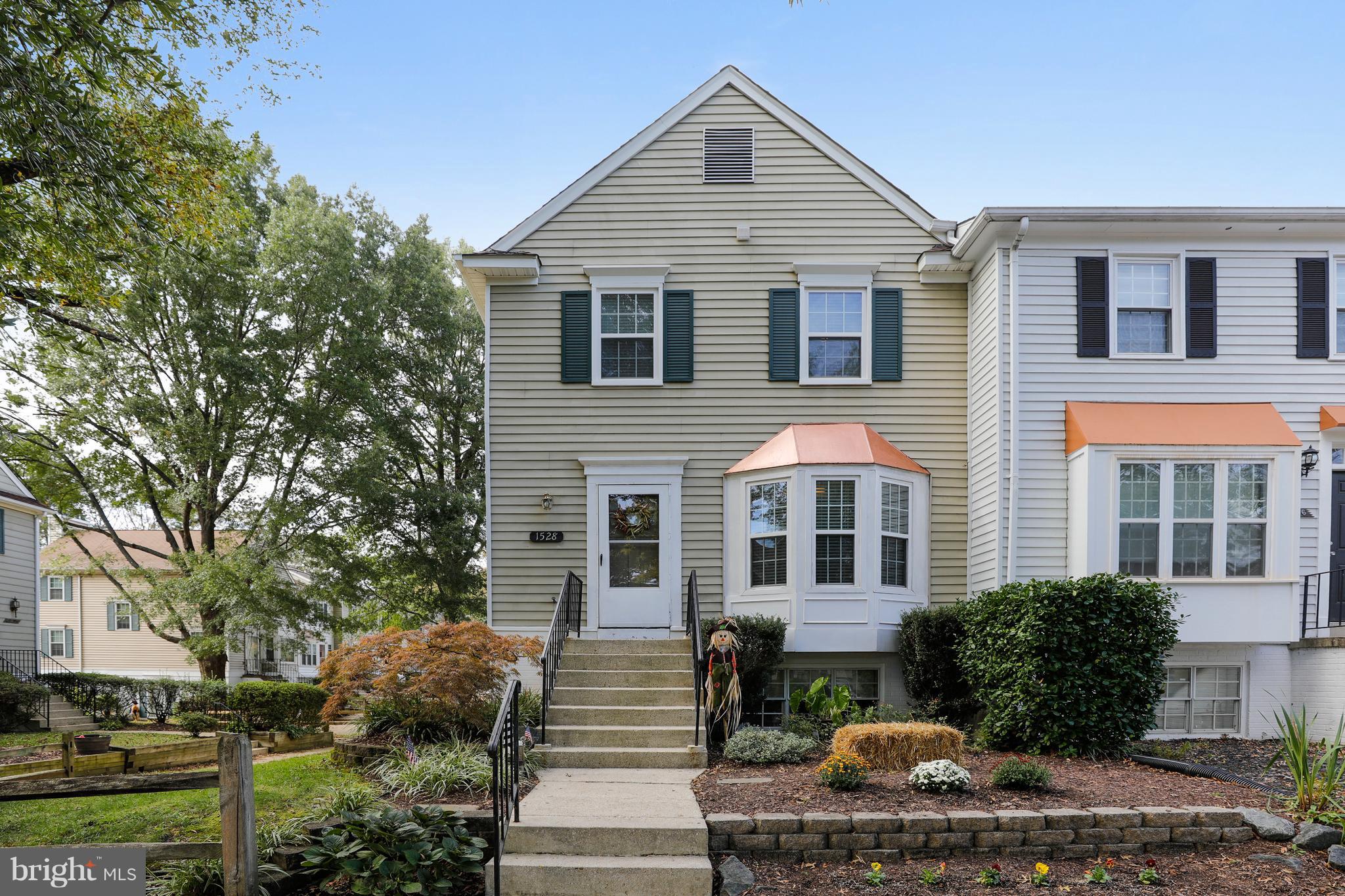 CROFTON MEWS CONDO - Residential