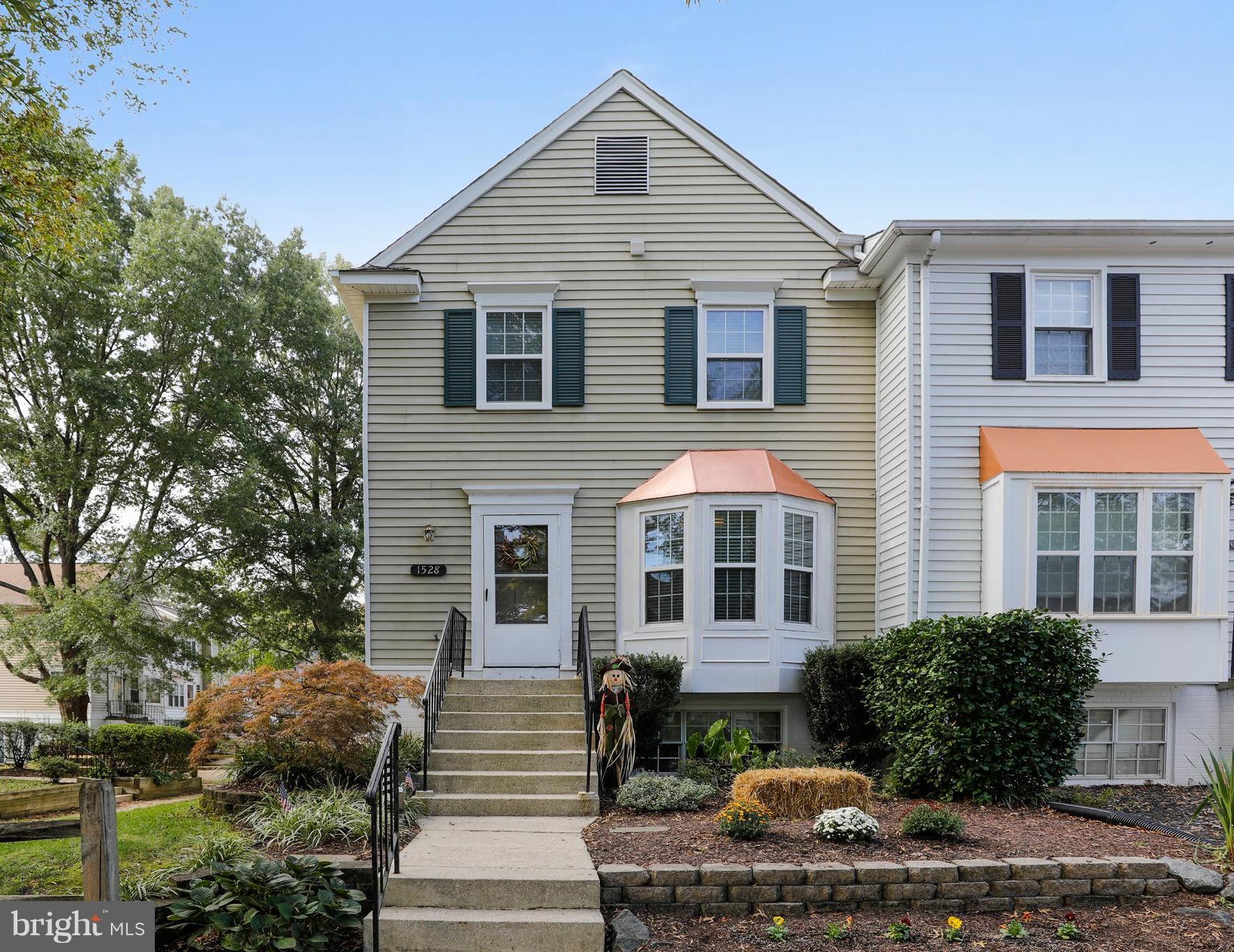 CROFTON MEWS CONDO - Residential