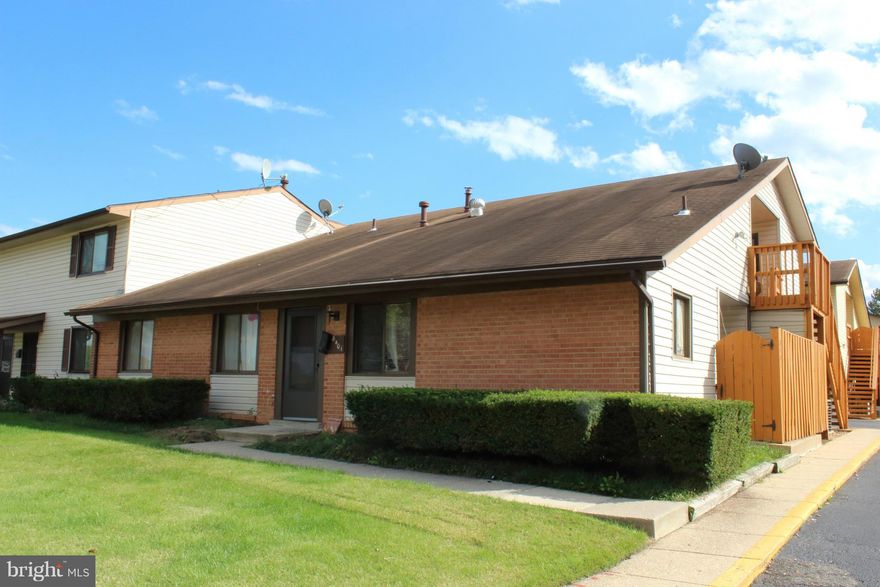 Back on the market.Two bedroom Condo. Fixer upper. Great location minutes from Ft Belvoir. Needs work. Senrtilock go and show!