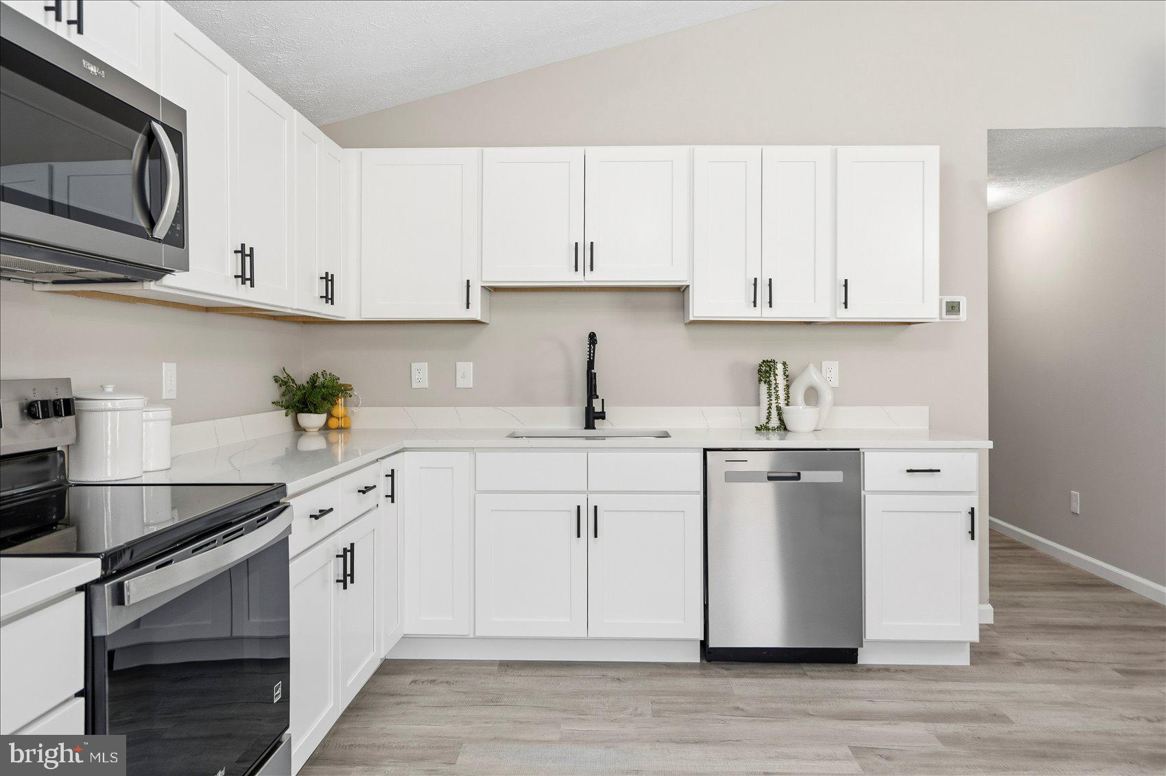 HARBOUR OAKS - Residential