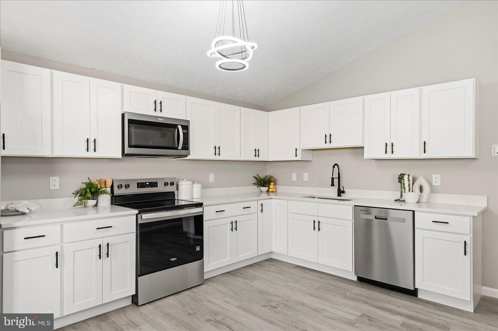 HARBOUR OAKS - Residential