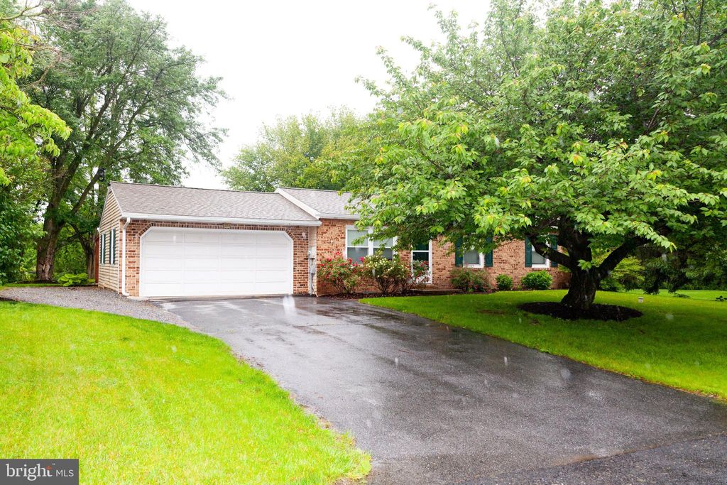 Photo of 503 Deer Run Road, LITITZ, PA 17543 (MLS # PALA2070682)