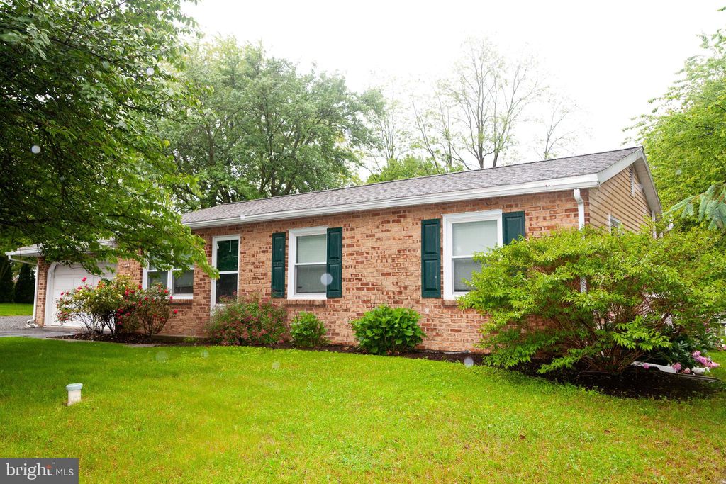 Photo of 503 Deer Run Road, LITITZ, PA 17543 (MLS # PALA2070682)