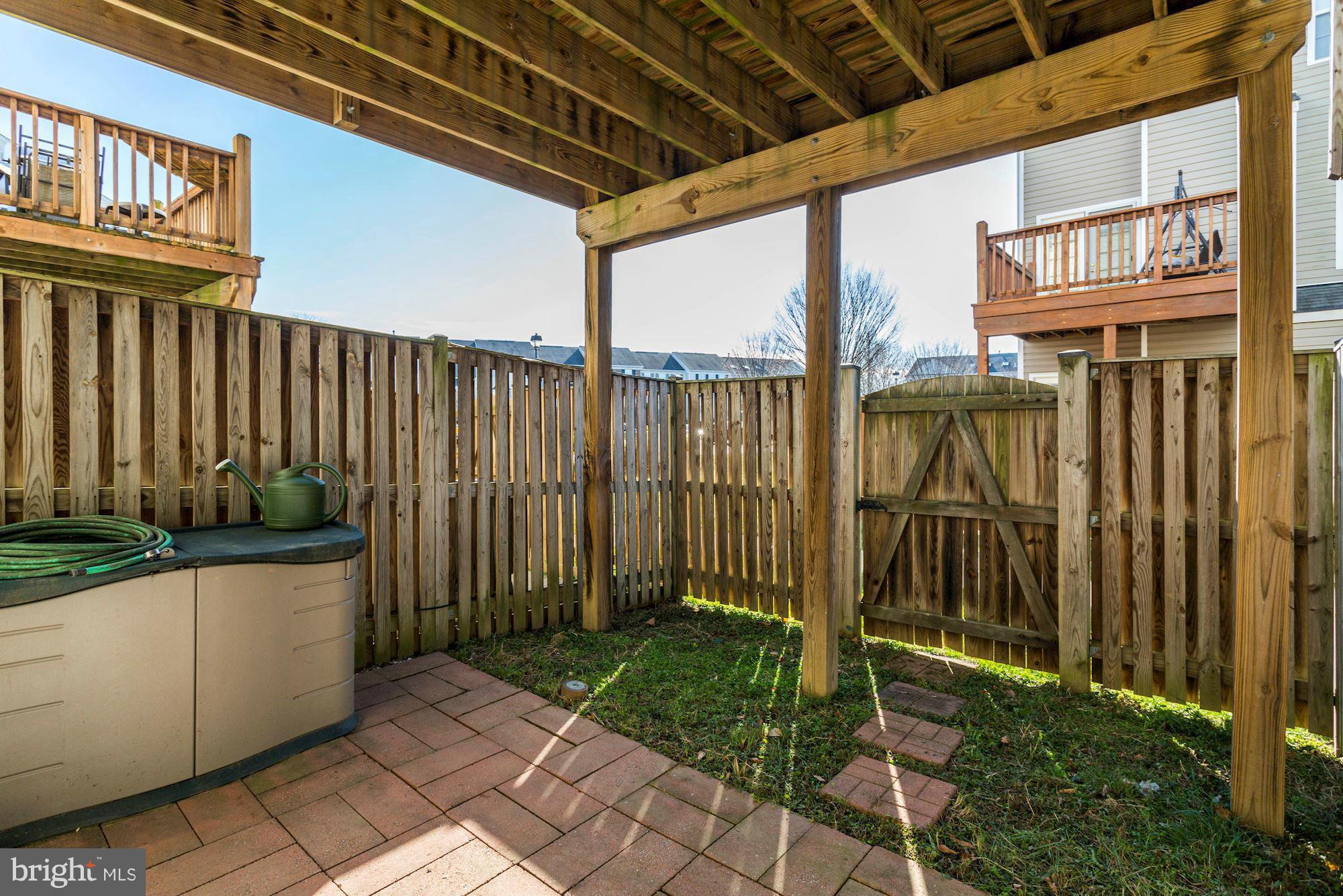 NANTUCKET MEWS @ CROFTON - Residential