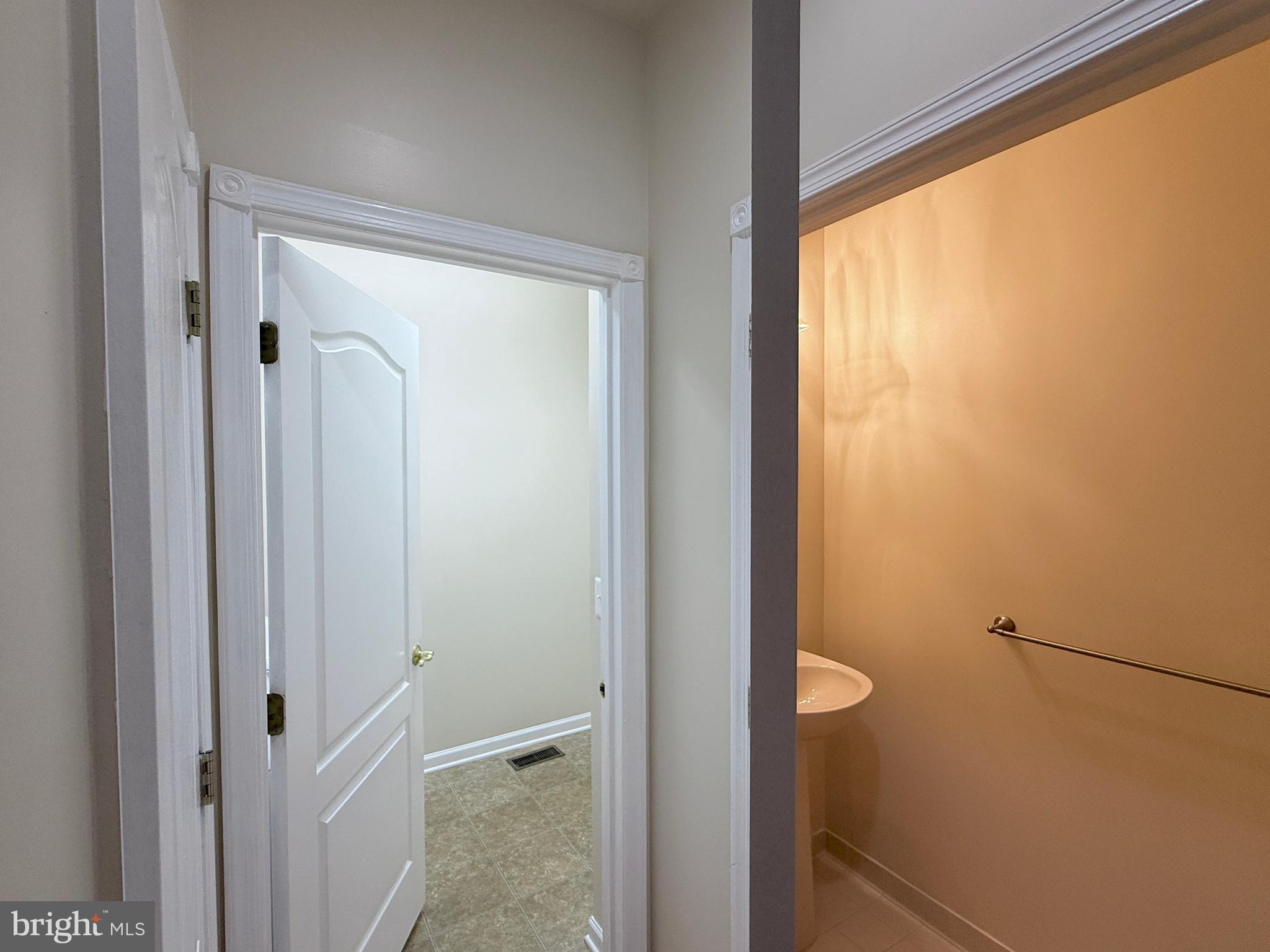 DOMINION VALLEY COUNTRY CLUB - Residential Lease