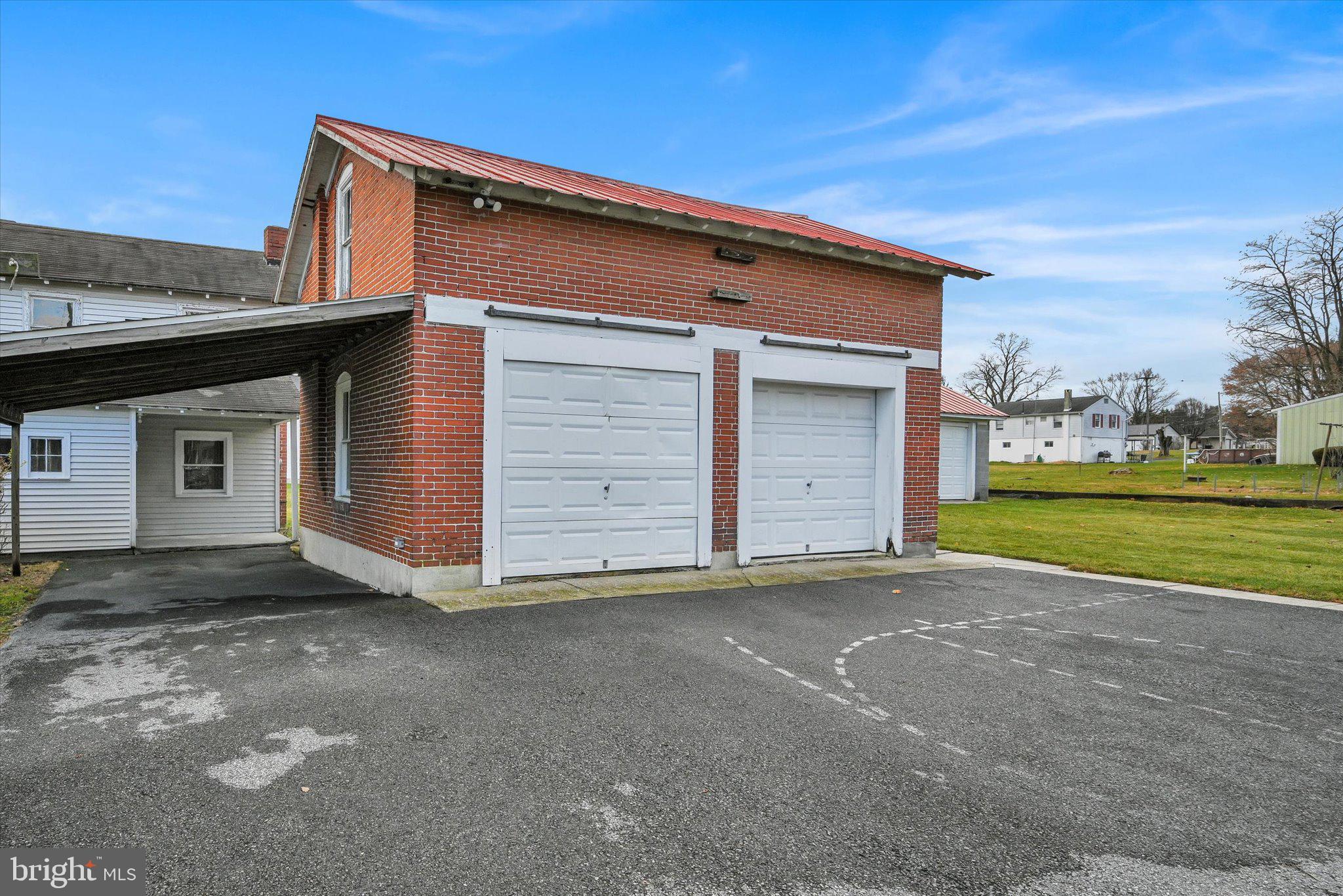 BLUE RIBBON FARMS - Residential