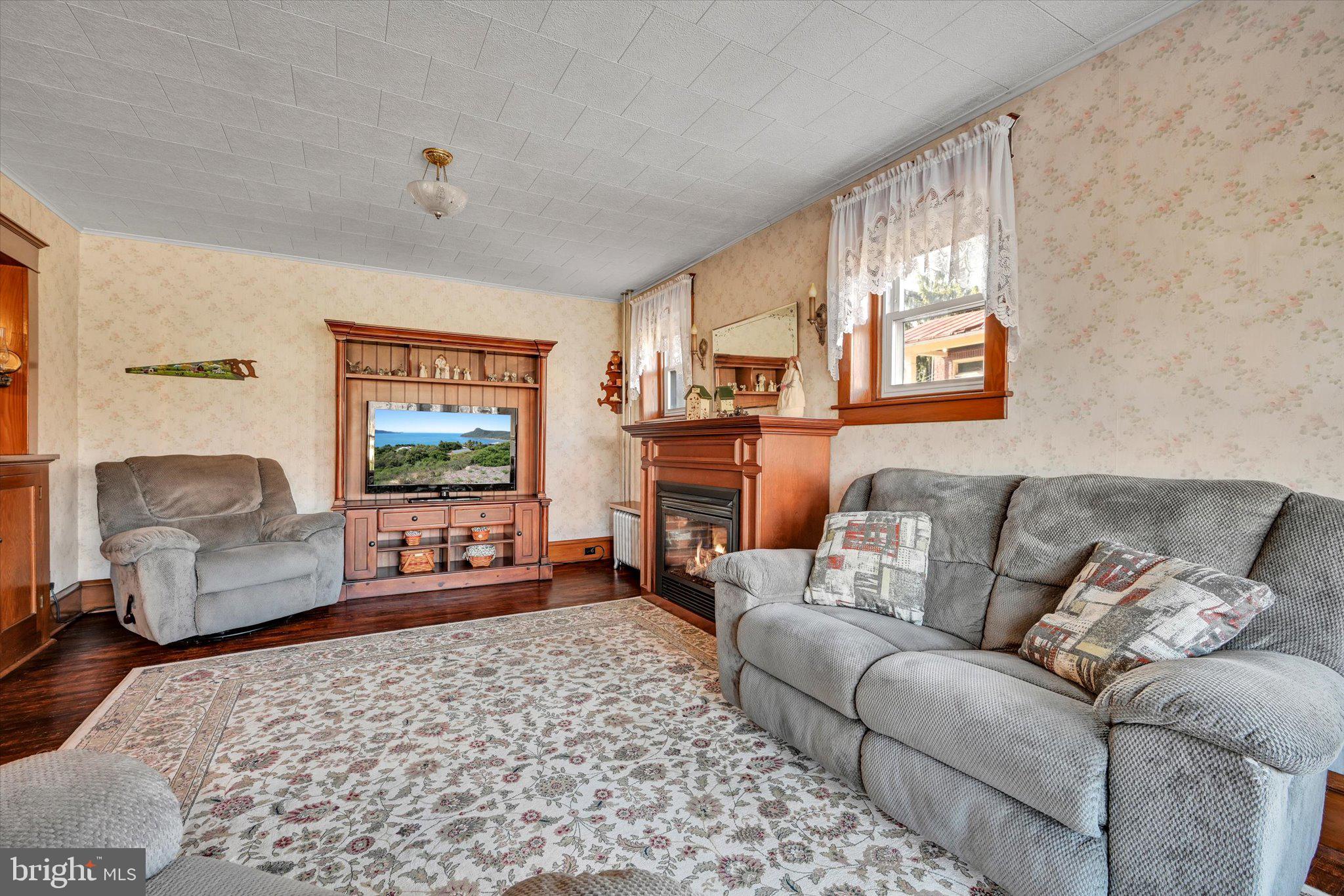 BLUE RIBBON FARMS - Residential