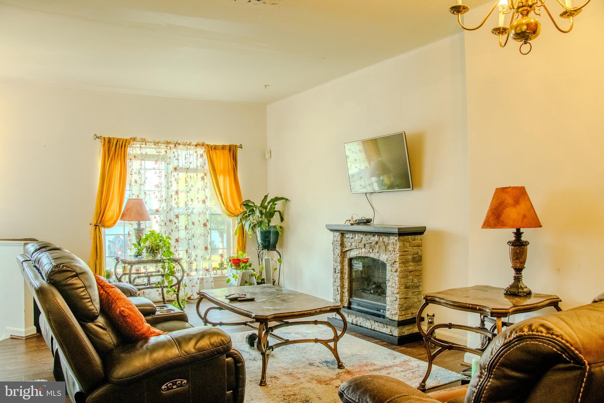 SEVEN OAKS - Residential