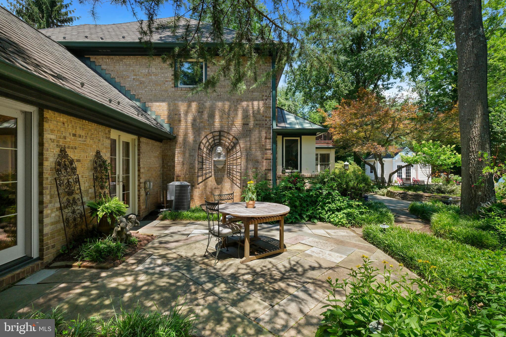 LUXMANOR - Residential