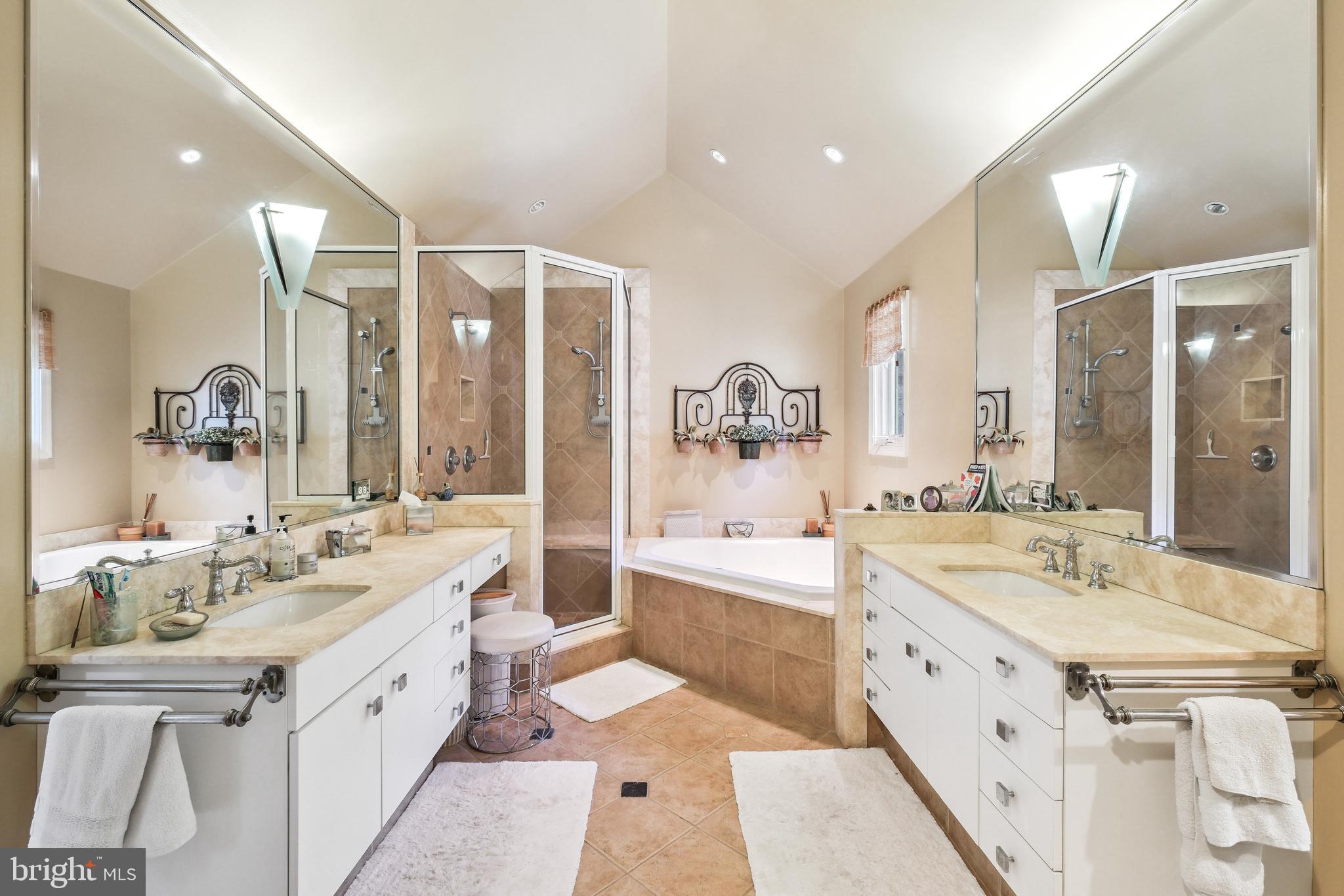 LUXMANOR - Residential