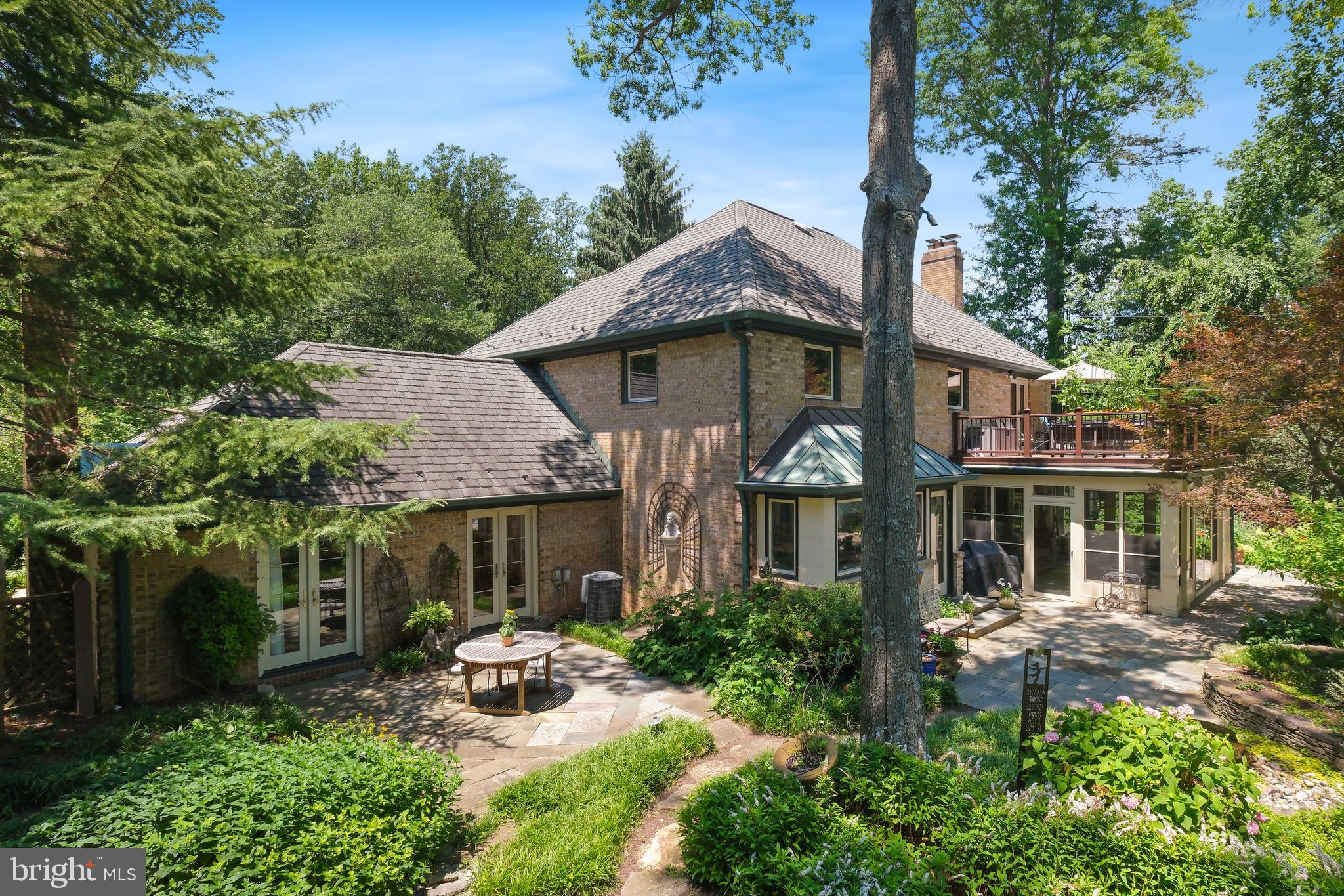 LUXMANOR - Residential