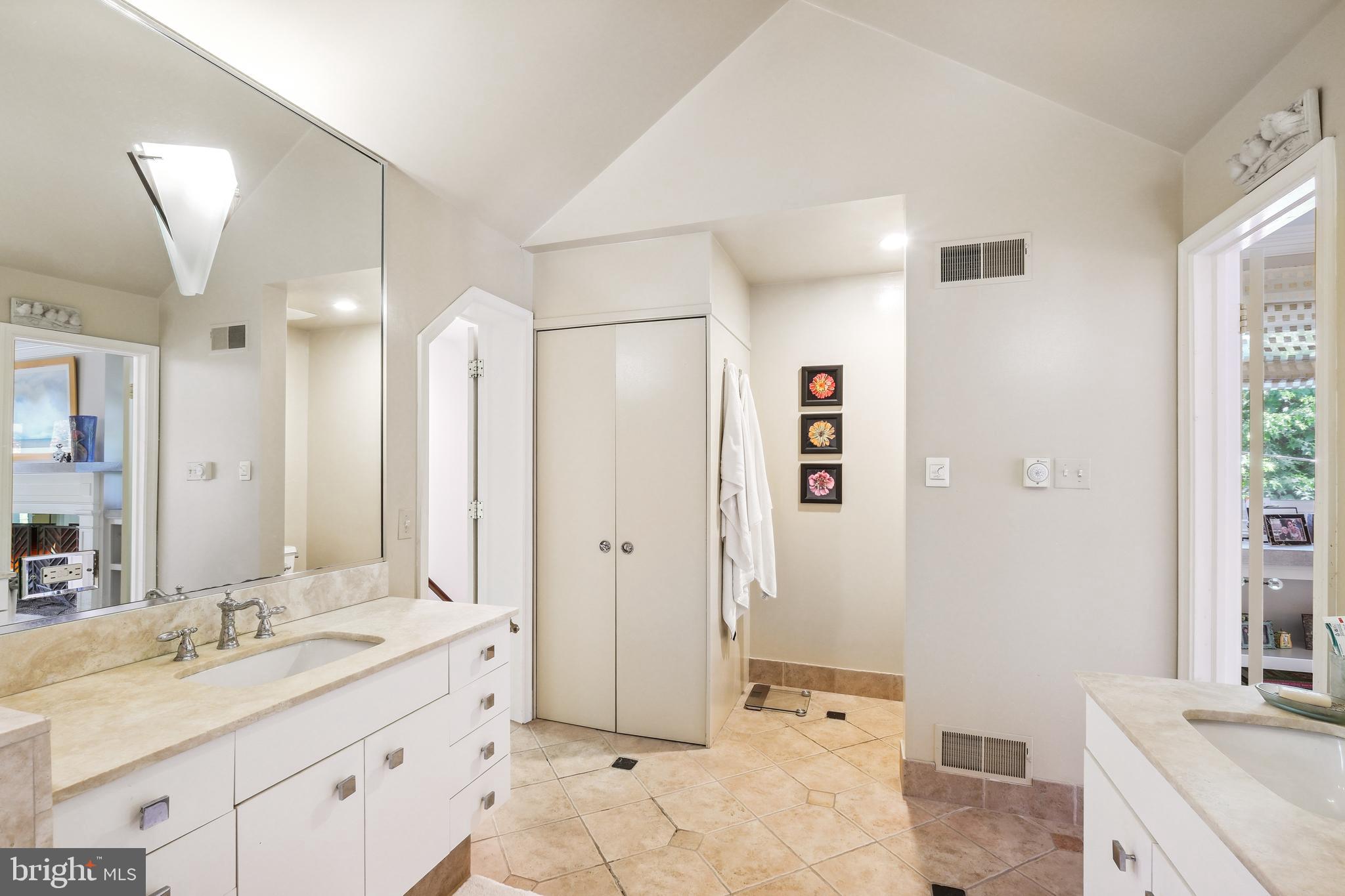 LUXMANOR - Residential