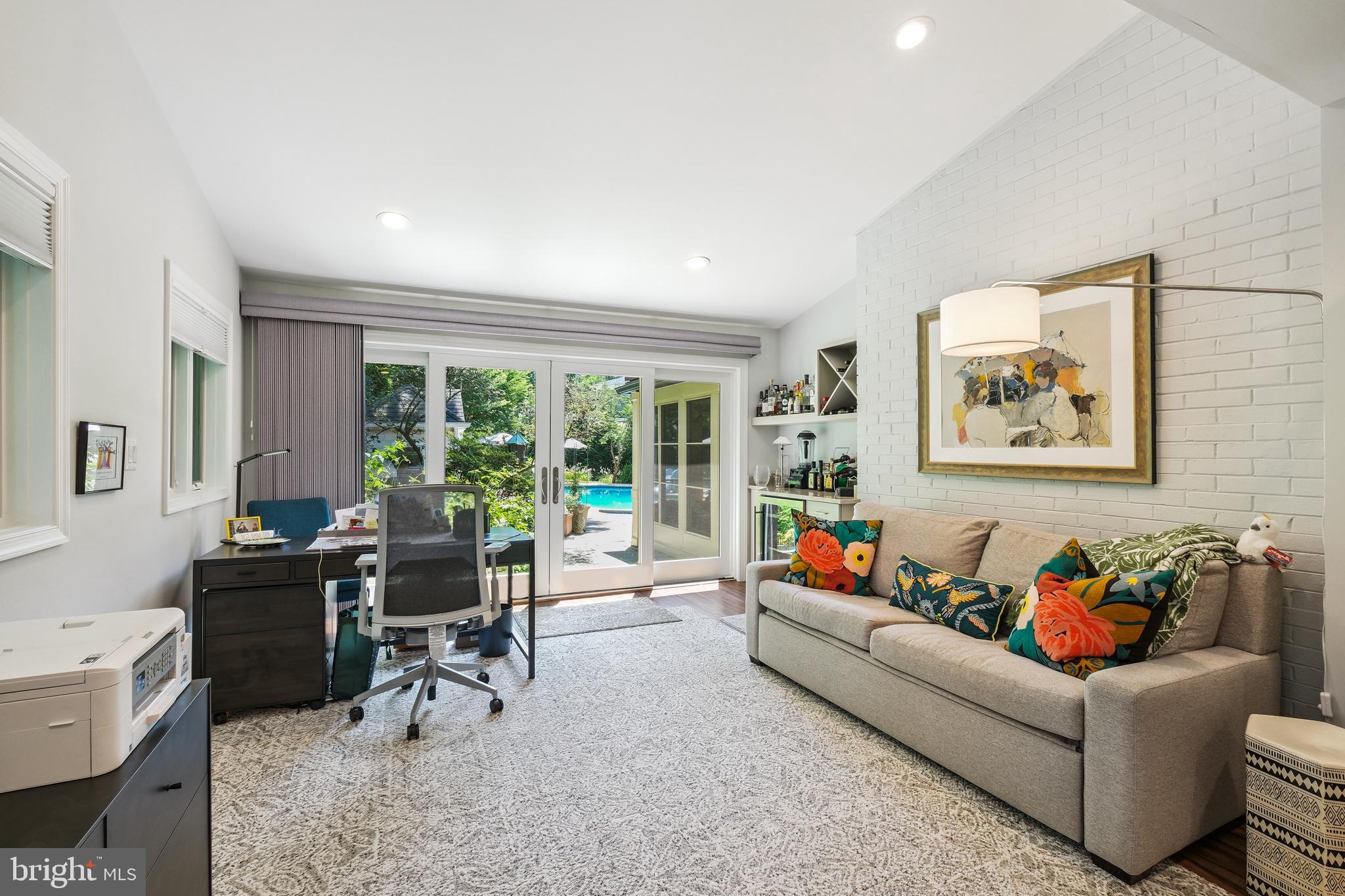 LUXMANOR - Residential