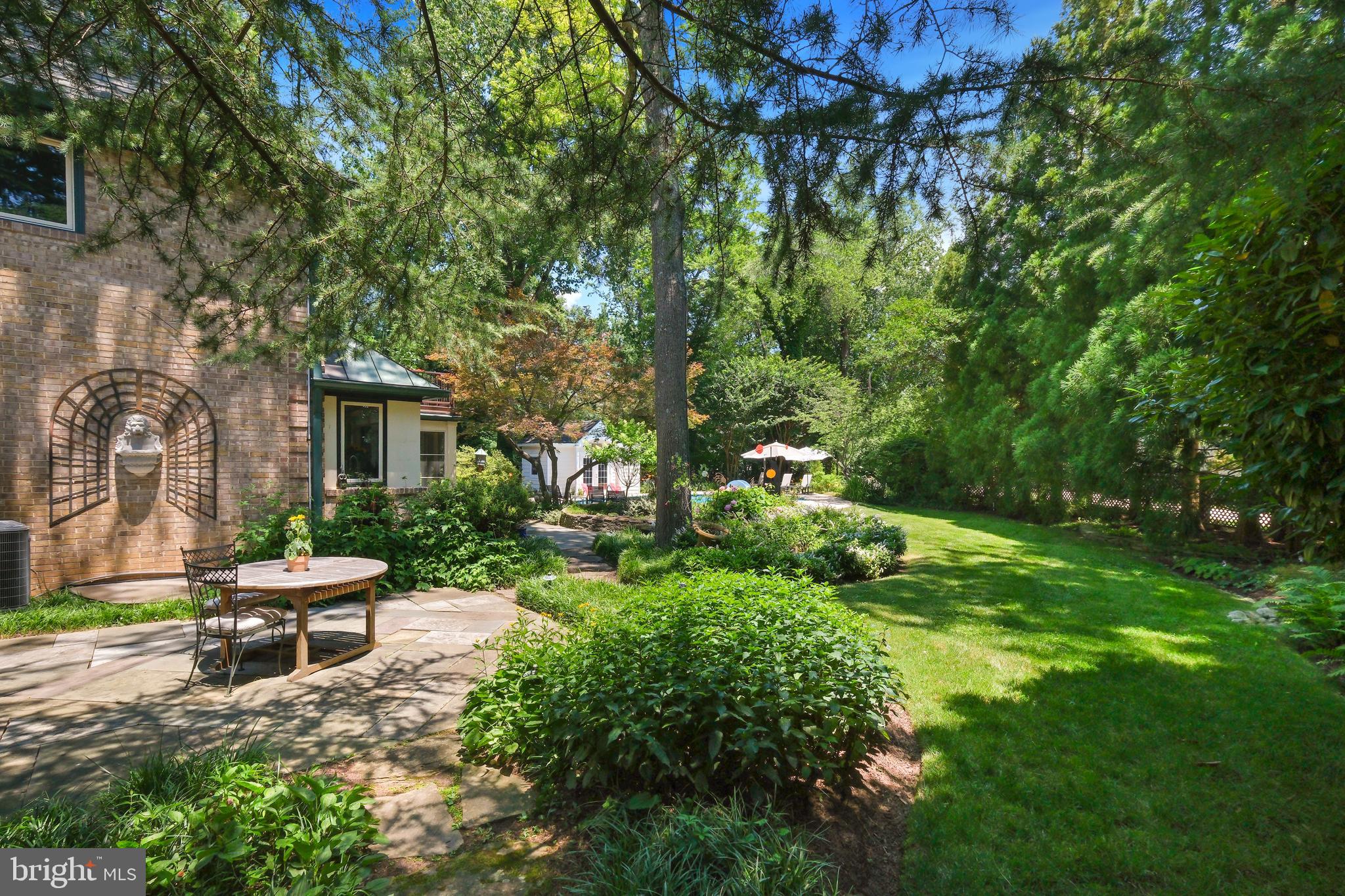 LUXMANOR - Residential