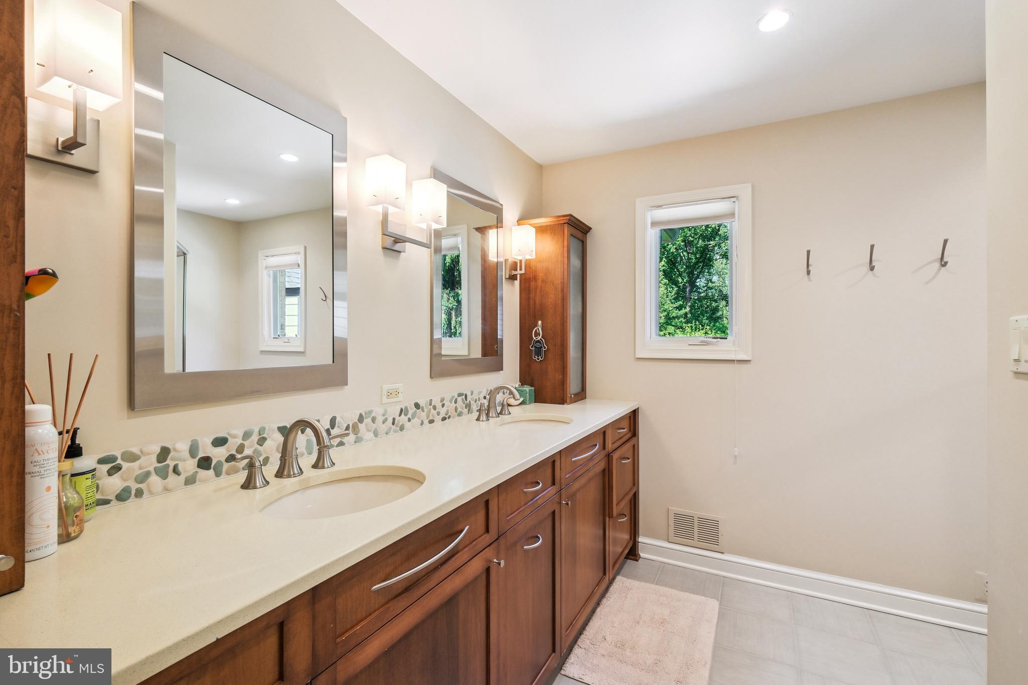 LUXMANOR - Residential