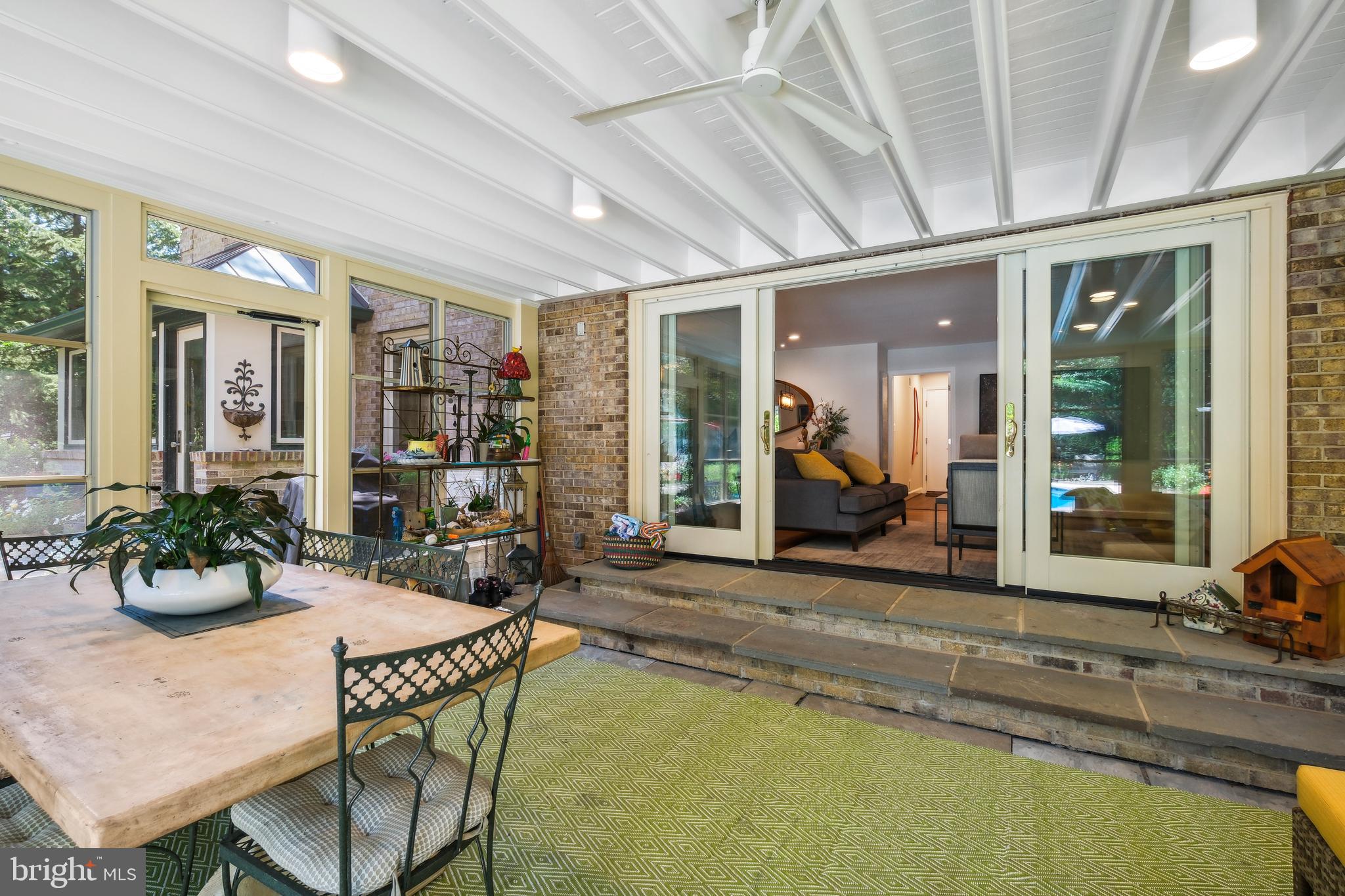 LUXMANOR - Residential