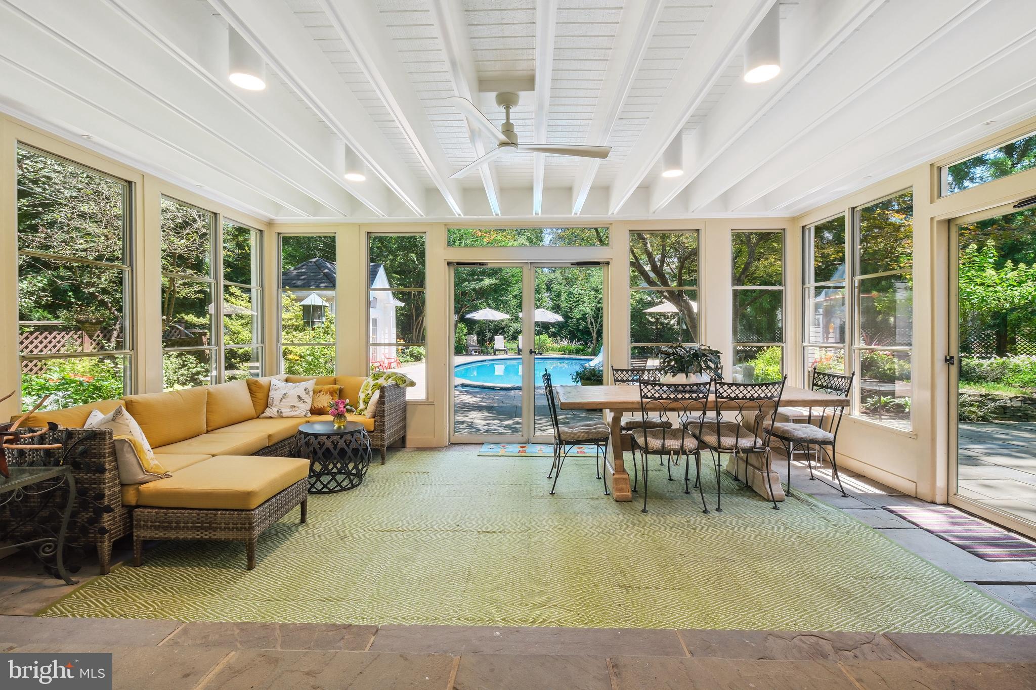 LUXMANOR - Residential