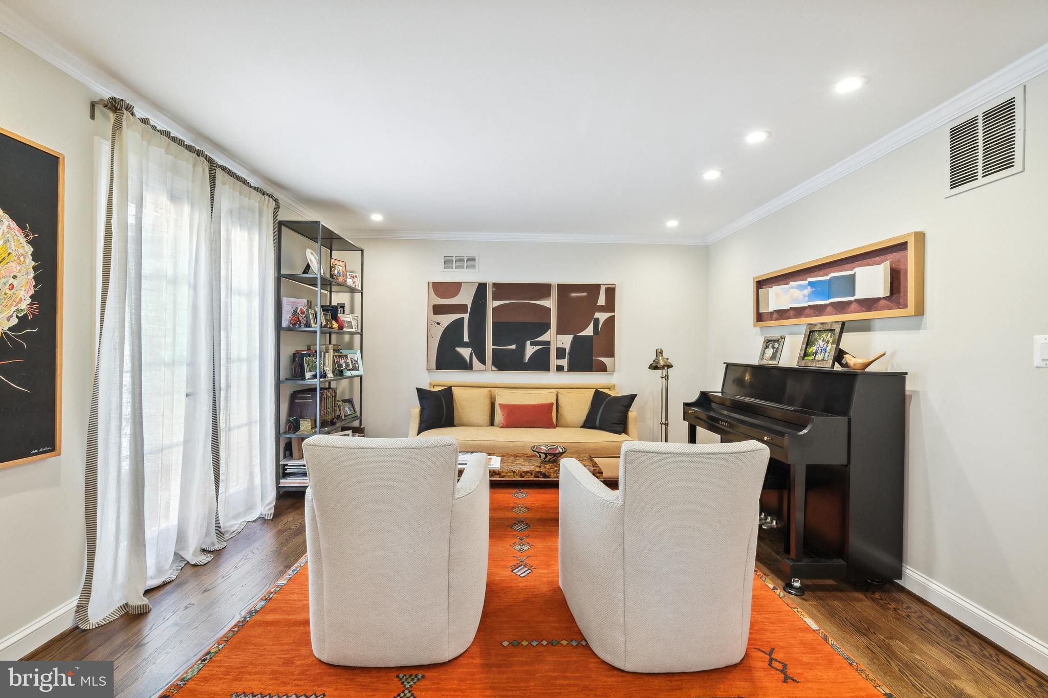 LUXMANOR - Residential