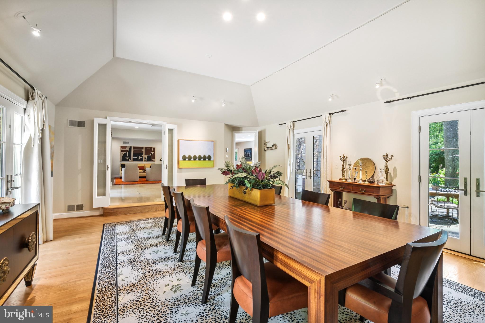 LUXMANOR - Residential