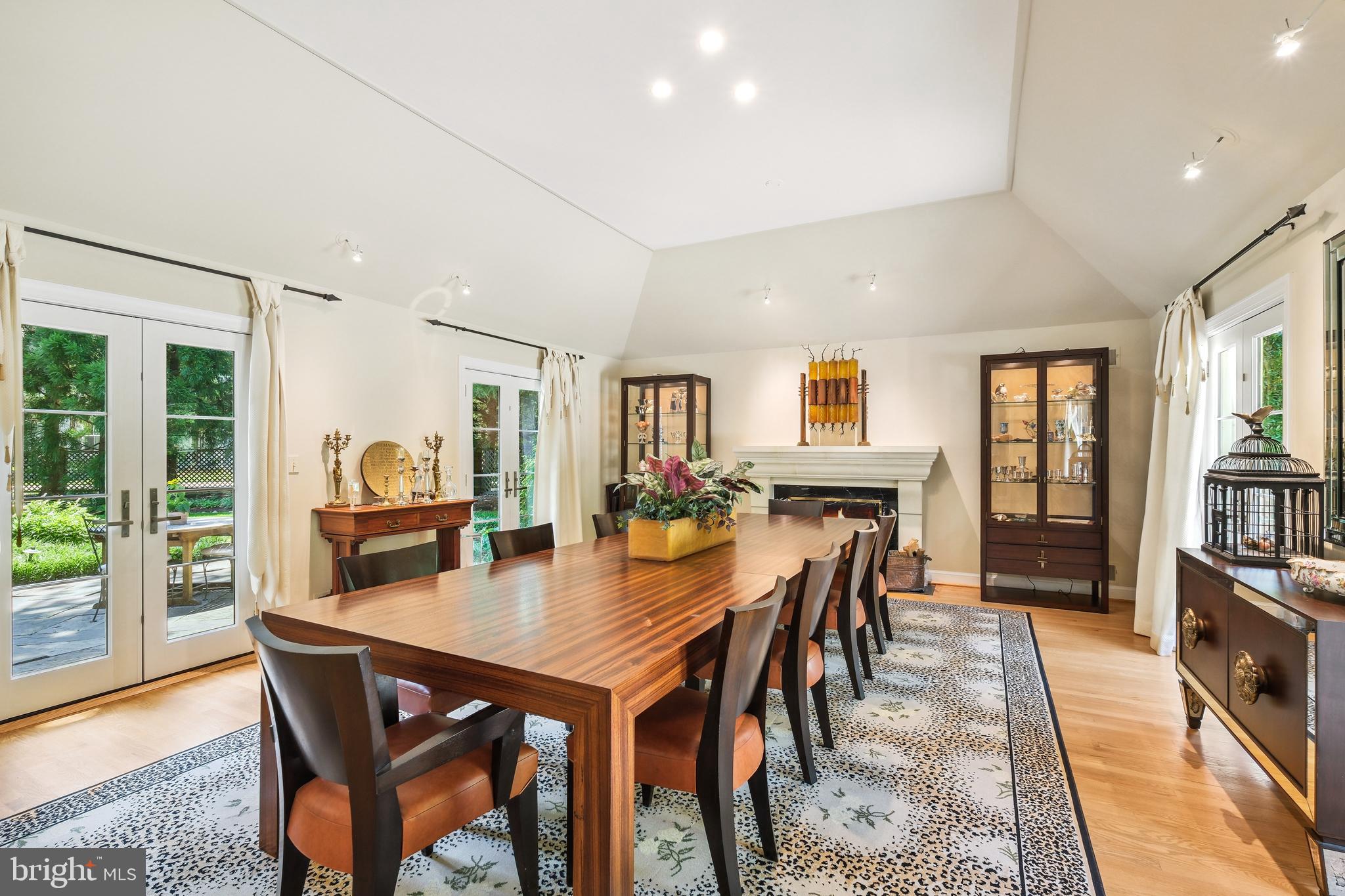 LUXMANOR - Residential