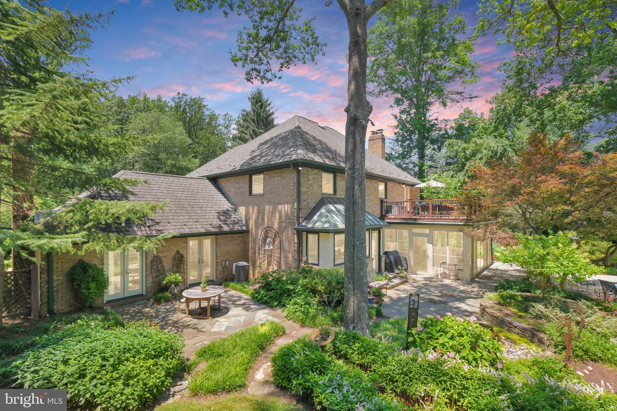 LUXMANOR - Residential