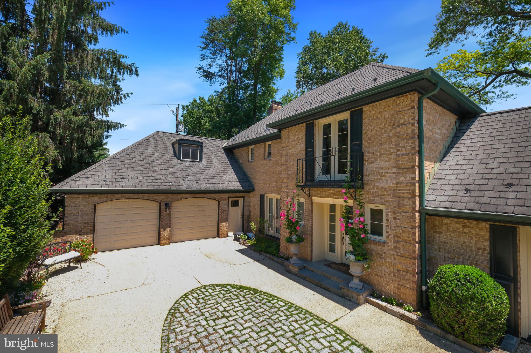 LUXMANOR - Residential