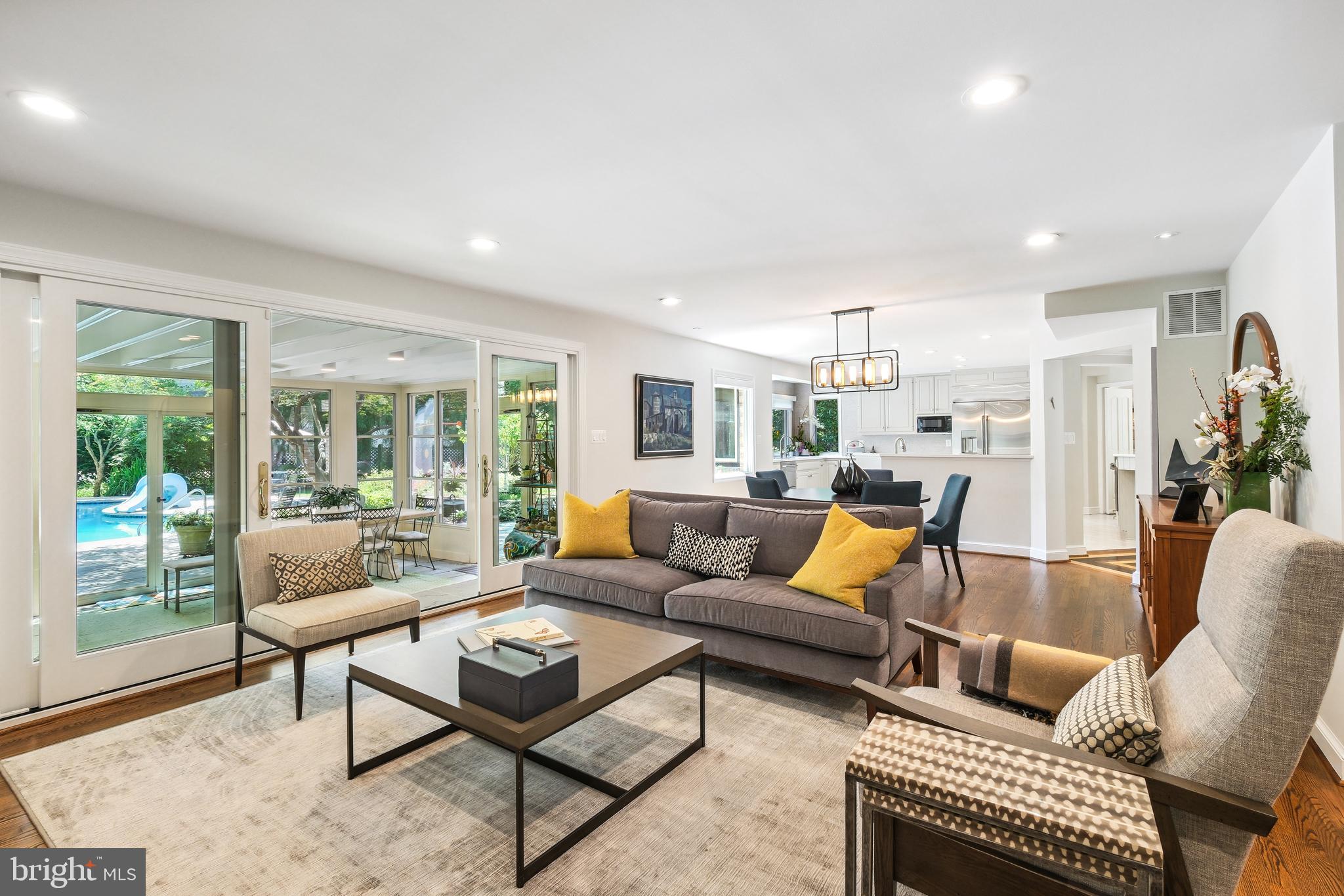 LUXMANOR - Residential