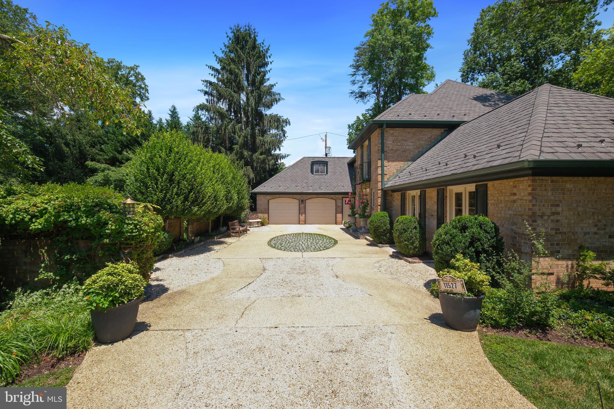 LUXMANOR - Residential