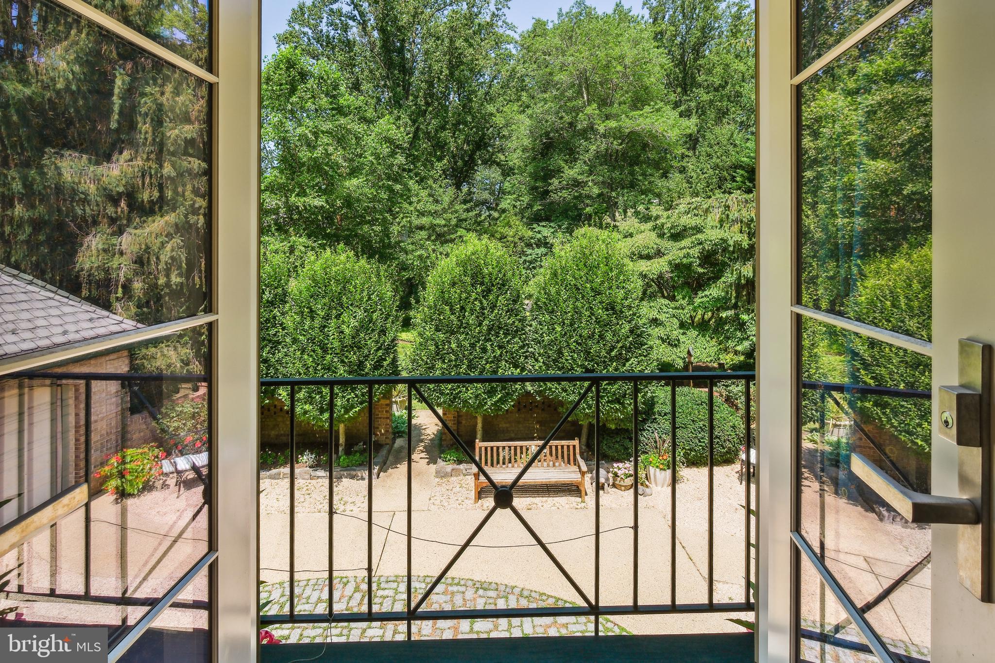 LUXMANOR - Residential