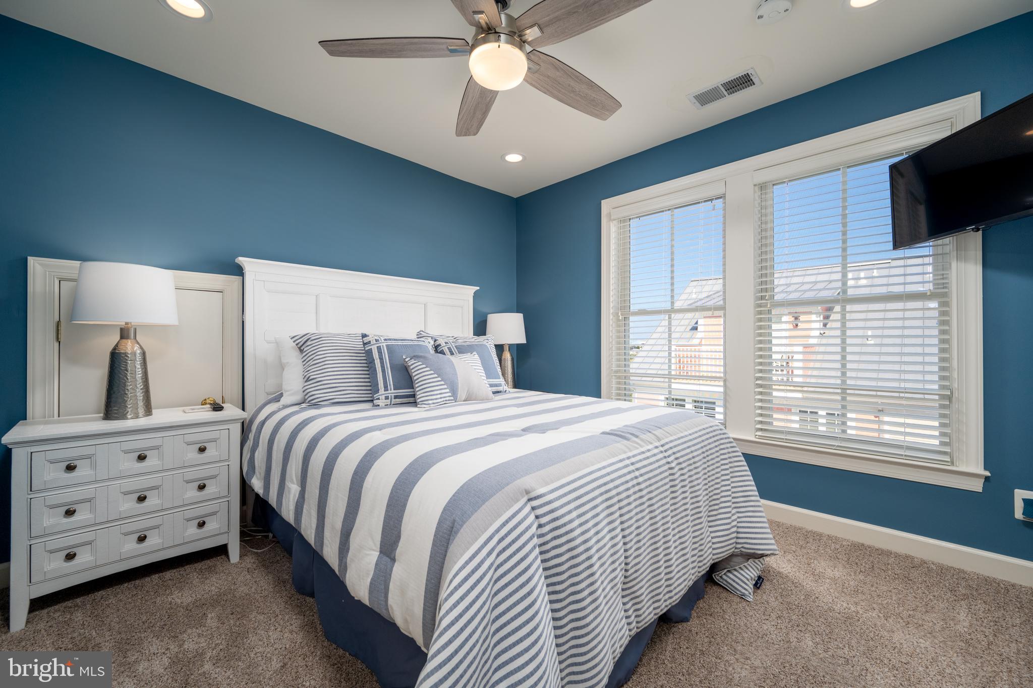 SUNSET ISLAND - Residential